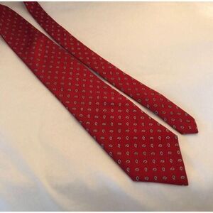 #1230 VTG STAFFORD RED WITH SMALL LEAVES WOVEN PRINT NECKTIE 58 IN x 3.25 IN